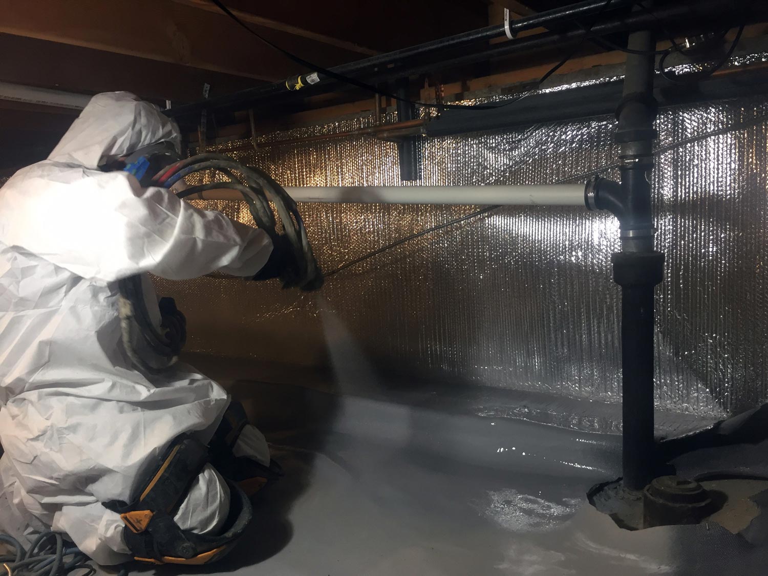 Nu-Crawl-Spraying-Perfect-Liner-onto-Footing-1